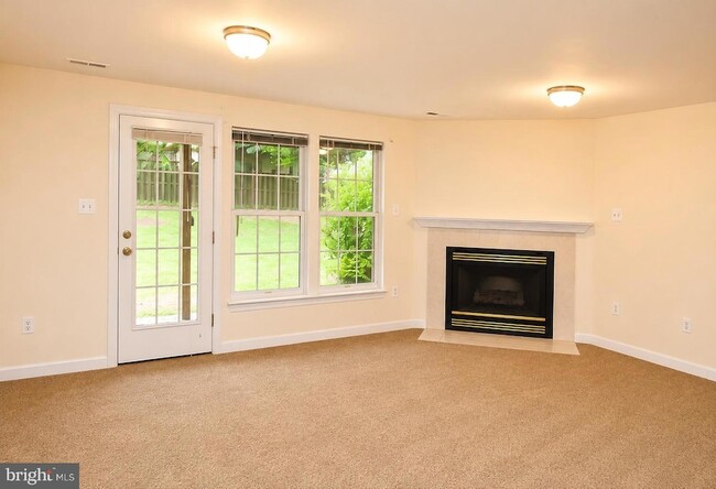 Photo - 2218 Mears Ln