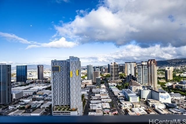 Photo - 987 Queen St