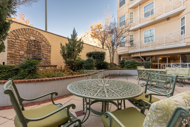 Courtyard - Park Plaza @ Belvidere