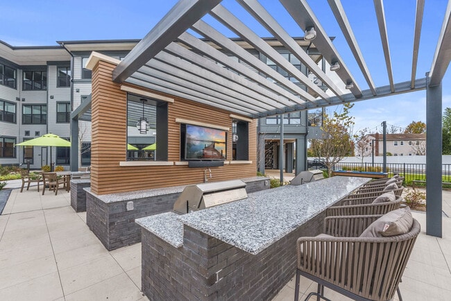 Photo - Canter Green