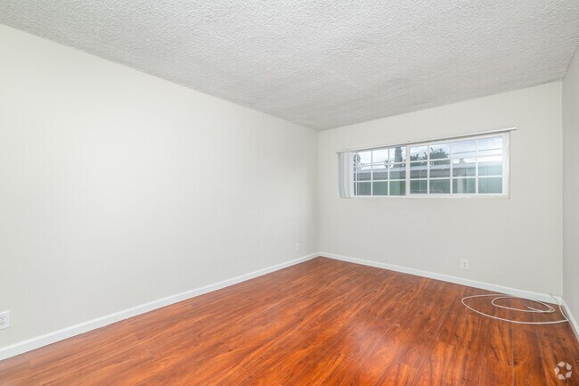 1BR, 1BA - 730SF - Bedroom - 19248 Bryant St