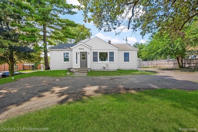 Building Photo - 3621 Livernois Rd