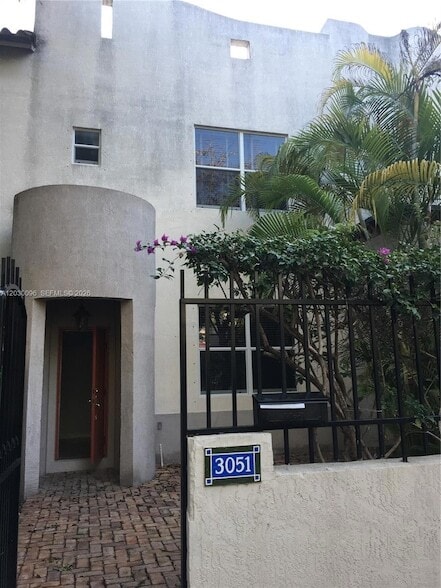 Photo - 3051 Center St