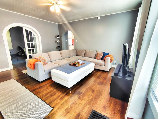 Photo - 1843 Singleton St Unit SI ID1622828P