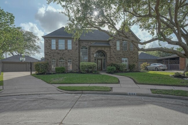 Building Photo - 2108 Lakeway Dr