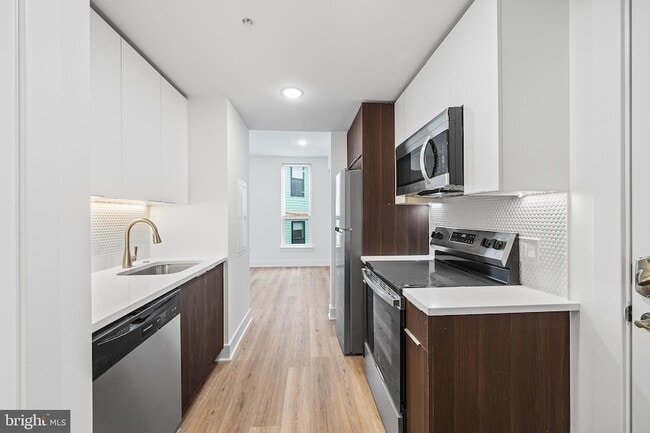 Building Photo - 4324 Lancaster Ave Unit 105