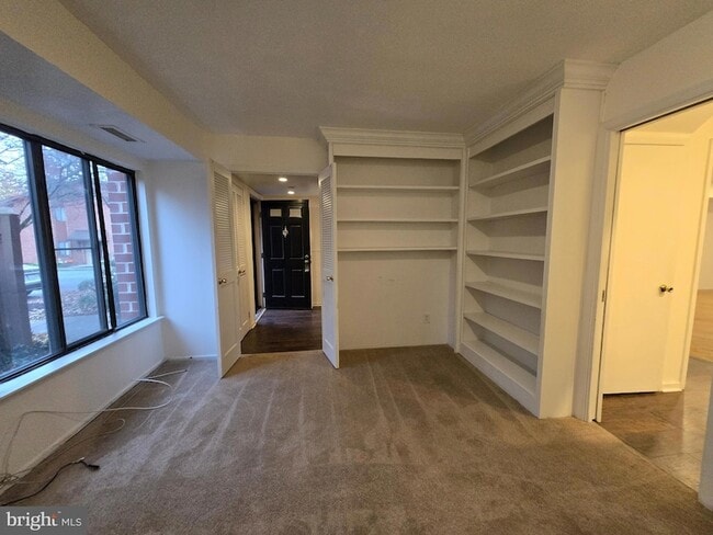 Photo - 1005 Worthington Dr