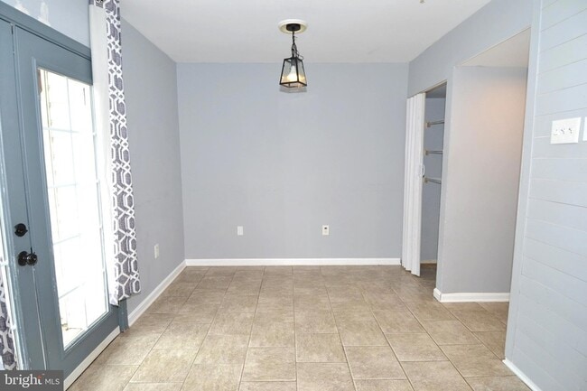 Photo - 1465 Stoney Point Way