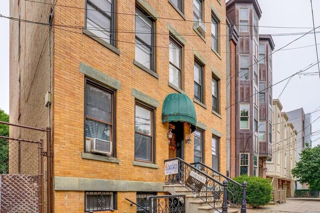 Photo - 608 Madison St