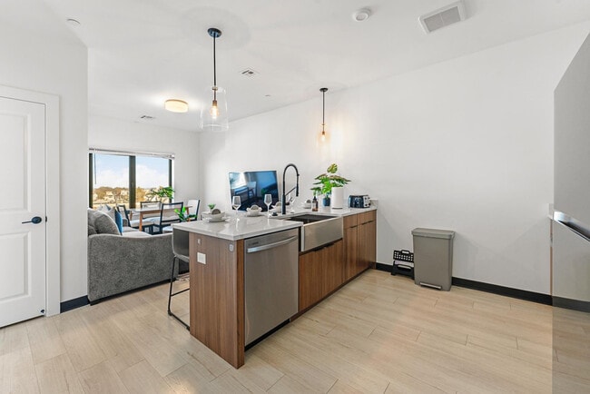 Photo - 600 Broadway-SI ID1240289P Unit SI ID1240289P