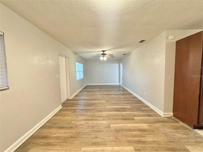 Photo - 674 Avenue L SE