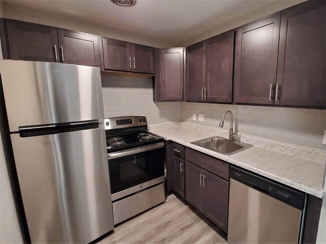 Photo - Courtview Square Apartments