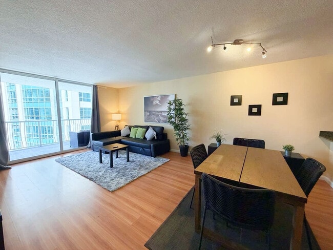 Photo - 1 SE 12th St Unit SI FL21-ID1022204P