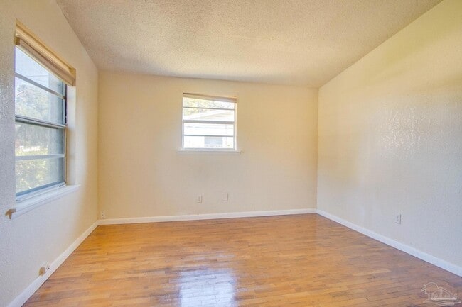 Photo - 3411 W Yonge St