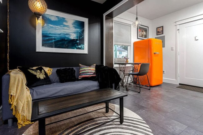 Photo - 205 Third Street Southeast-SI ID1502045P Unit SI ID1502045P