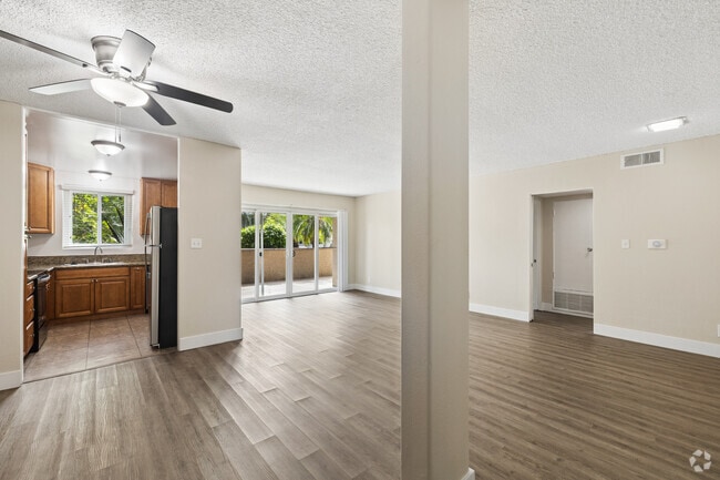 1BR, 1BA - 825SF - Living Room - Krystal Terrace Apartments