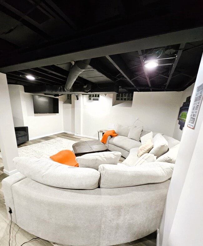 Building Photo - 2212 Burger St