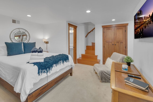 Building Photo - 1072 Johnson Ave Unit ID1288252P