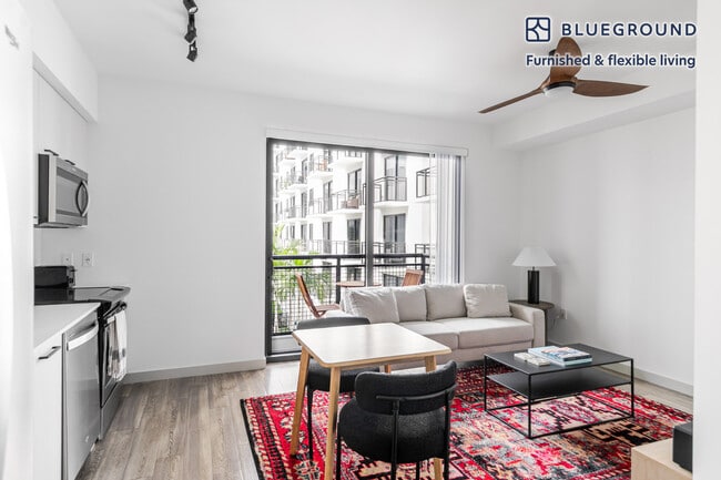 Building Photo - 221 SW 12th St Unit FL3-ID135