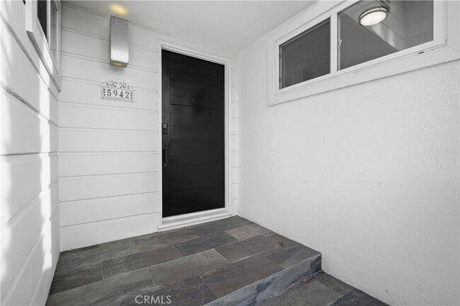 Photo - 5942 Graves Ave