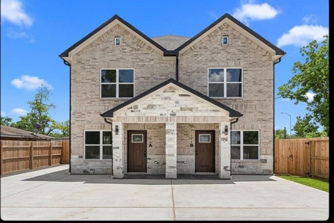 Photo - 102 Schade Ln Unit B