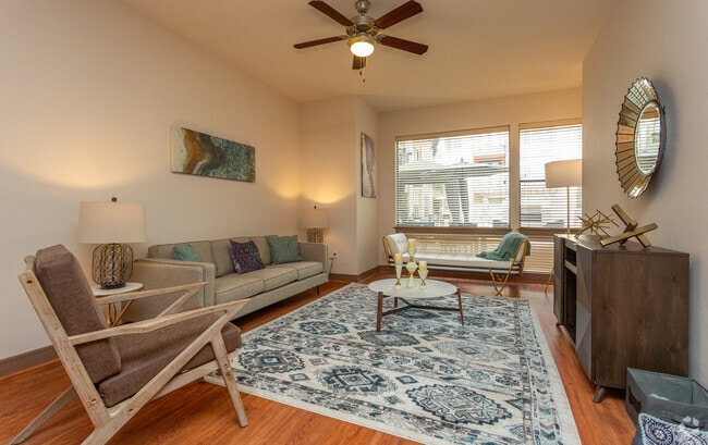 Living Area - Gables Revere Upper Kirby