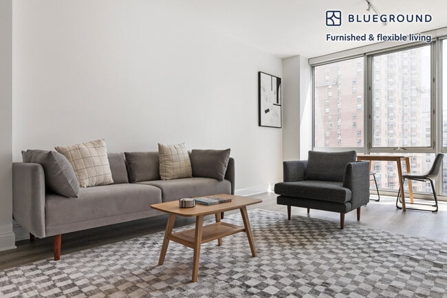 Building Photo - 2 W Delaware Pl Unit FL11-ID1285