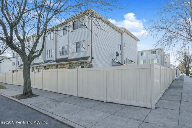 Photo - 857 Bloomingdale Rd