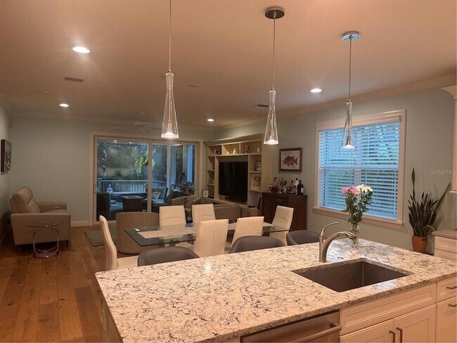 Photo - 1716 Stapleton St