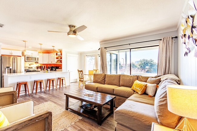 Building Photo - 4000 Gulf Terrace Dr Unit ID1285940P