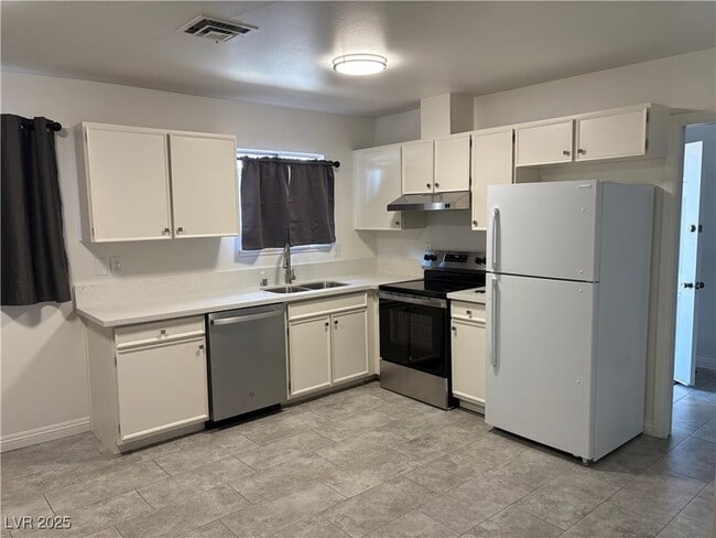 Photo - 2005 Fontenelle St