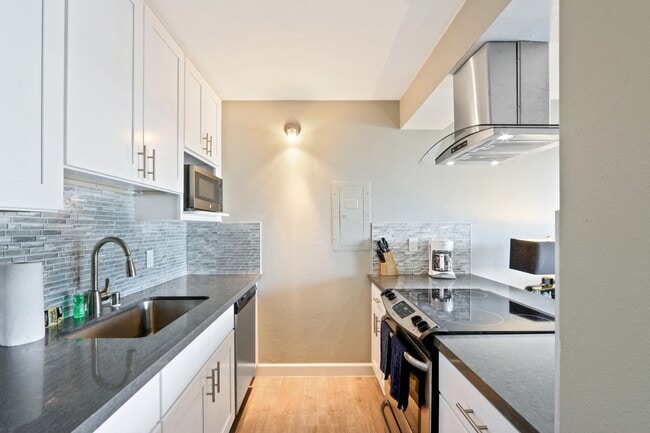 Photo - Marina Tower