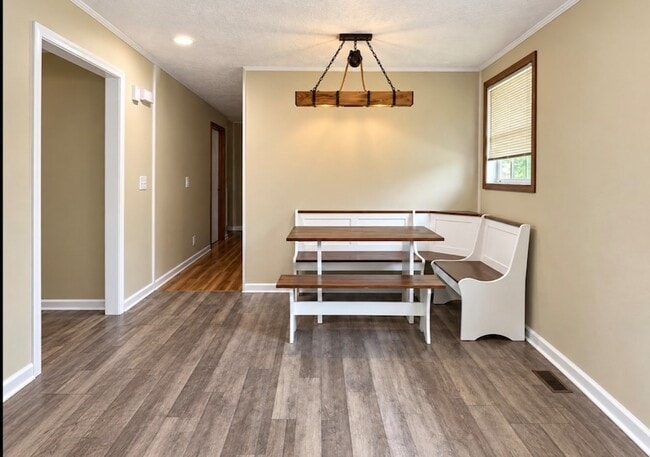 Photo - 512 Appleton Dr