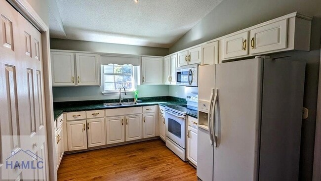 Photo - 215 Gordon St