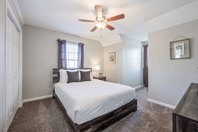 Building Photo - 23 Magnolia Ct Unit ID1234826P