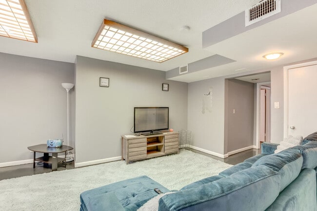 Building Photo - 126 Gifford Ave Unit SI ID1546496P