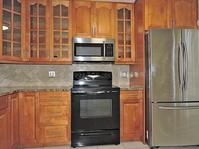 Photo - 5040 Society Pl E