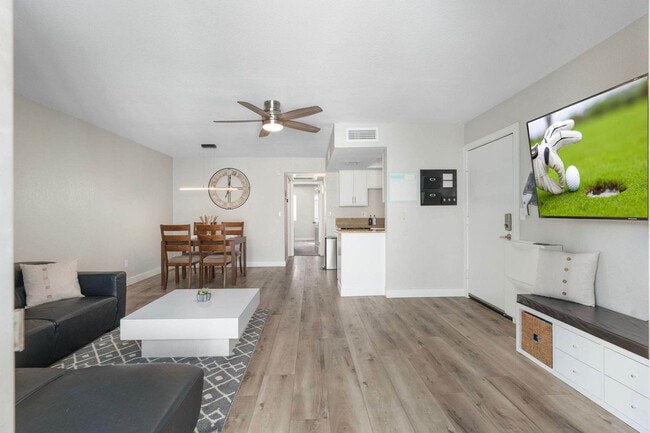 Photo - 740 W Elm St Unit FL2-ID1363347P