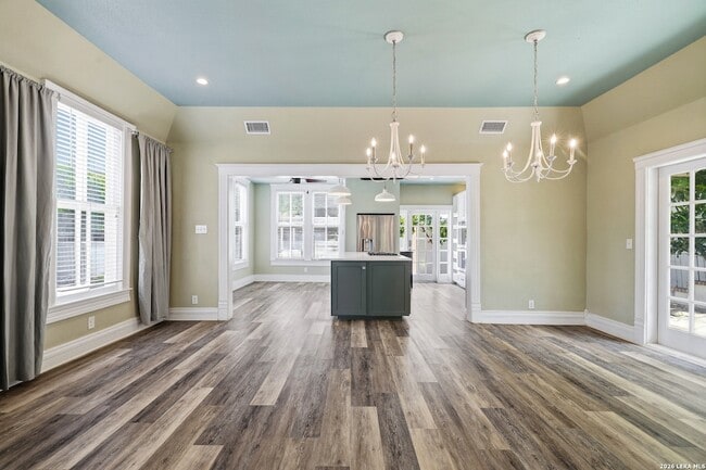 Photo - 202 W Woodlawn Ave