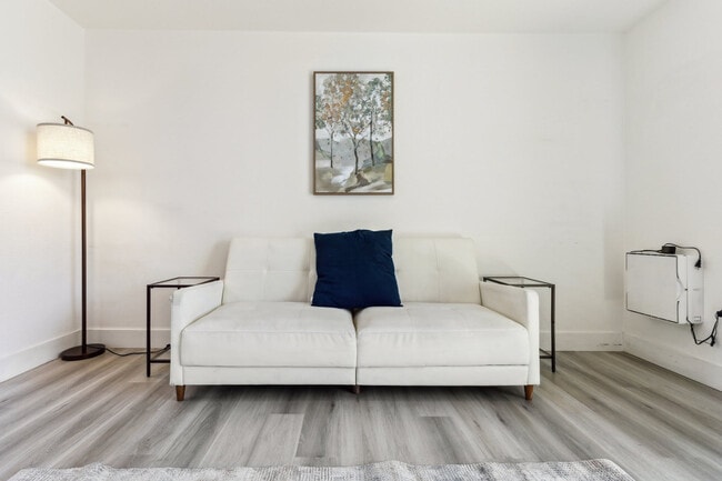 Building Photo - 6610 N 93rd Ave Unit ID1055526P