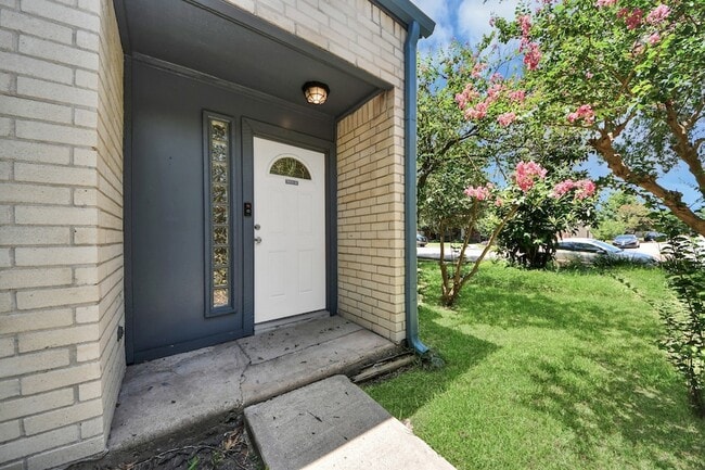 Building Photo - 9001 Imogene St Unit A