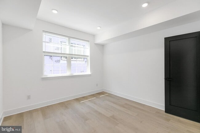 Photo - 3045-51 Richmond St Unit 207