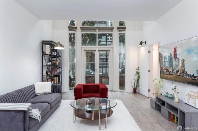 Building Photo - 88 King St Unit 108