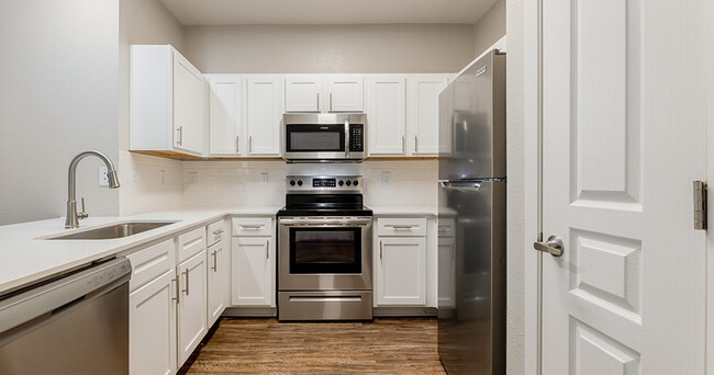 Photo - Stoneleigh on Kenswick Apartments