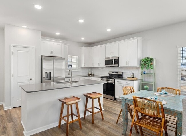 Photo - 283 Ferretti St