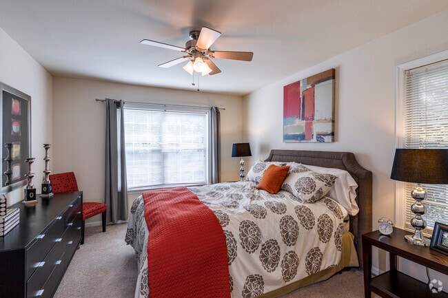 2BR, 2BA - 925SF - The Courts at Fair Oaks Apartments