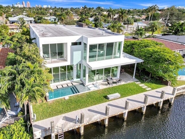 Building Photo - 2217 NE 17th Terrace