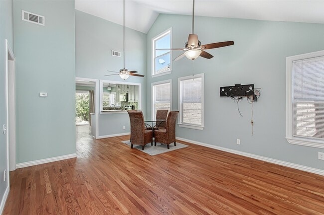 Photo - 4139 Rosser Square