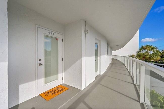 Photo - 2731 NE 14th Street Causeway Unit 421