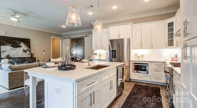 Photo - 2426 Vail Ave Unit B7